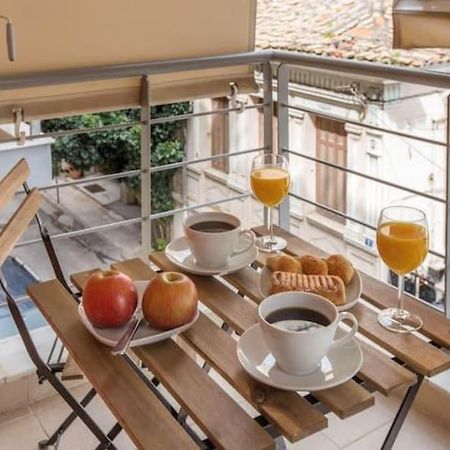 Modern Apartment In The Heart Of The City Atenas Exterior foto