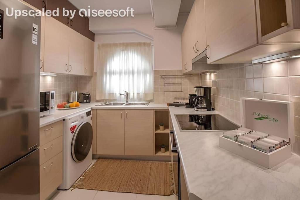 Modern Apartment In The Heart Of The City Atenas Exterior foto