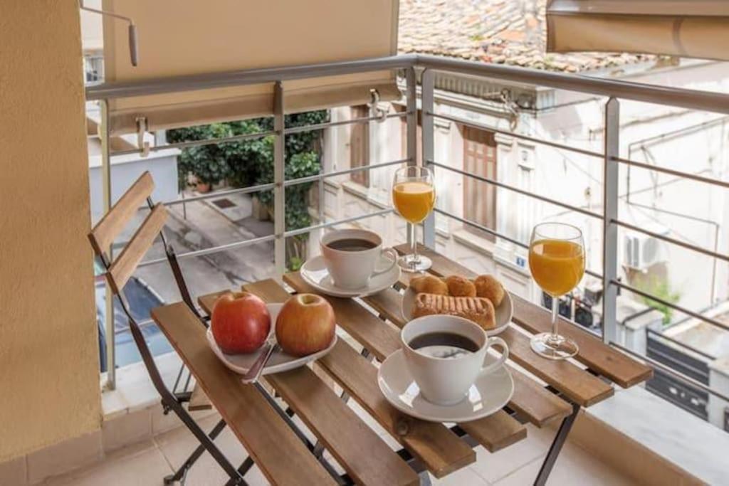 Modern Apartment In The Heart Of The City Atenas Exterior foto